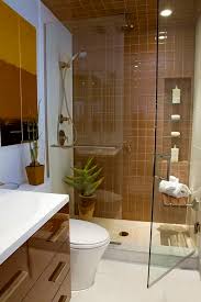 Bathroom Shower Ideas For Small Bathrooms Decorating With Glass Shower Door And B Amenagement Salle De Bain Salle De Bain Design Amenager Petite Salle De Bain