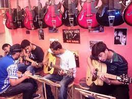 *online classes worldwide & late evening batches for working professionals are also available. Professional Guitar Classes In Malad Music Classes In Machhlimar Mumbai Click In