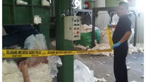 Pintex internationalpintex international, shed no. Kepalanya Terjepit Mesin Ballpres Buruh Pabrik Di Cirebon Ditemukan Tewas Mengenaskan Tribun Jabar