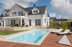 Vom haus erstreckt sich der blick weit bis hin zum möhnesee. Erholung Zu Hause Im Pool Schwimmbad De