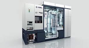 These machines weigh 180 tons (dont really know why), but imagine the investment that went into a asml decided to go for this complex euv. Larger Lenses For Even Smaller Circuits Bringing Miniaturisation Beyond The Border Asml Veldhoven The Netherlands And Carl Zeiss Smt Ag Oberkochen Germany Epp Europe