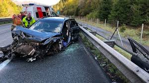 Maybe you would like to learn more about one of these? Gegen Leitschiene Lenkerin Nach Crash Auf A10 In Klinik Geflogen Krone At
