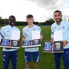 The official facebook page of billy gilmour. Hakim Ziyech Has A Fun Moment With Billy Gilmour In An Amusing Instagram Post