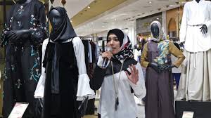 Noore dan jenahara juga memiliki visi yang sama. Central Gandeng 13 Desainer Baju Muslim Hadirkan Koleksi Lebaran 2017 Kumparan Com