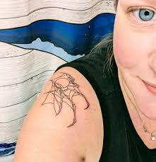 My boyfriend said he wanted a spider. This was my first ever tattoo I've  ever done. I think it's kinda cute. Roast away 😂😂