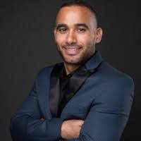 Edward Mentore's Instagram, Twitter & Facebook