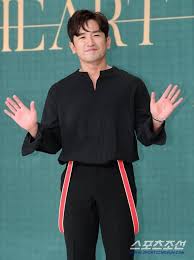 신화 이민우, 손편지로 결혼 발표…'소중한 오랜 인연과 가족 되기로'