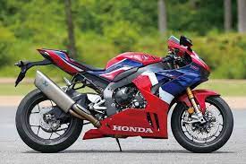 全方位チェック ホンダ cbr1000rr r fireblade sp スタイリング解説 人気カラーアンケートも実施中 webオートバイ ホンダ cbr1000rr スポーツバイク スーパースポーツ