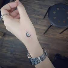 Fotos y dibujos de tatuajes pequeños y bonitos para chicos y chicas. Tatuajes Para Mujeres En La Mano Pequenos Y Con Su Significado