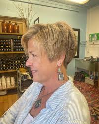 Anna Schindler Hair додаде нова...