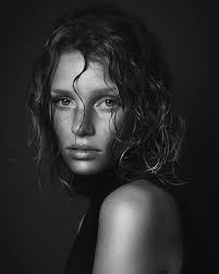 Best Black And White Portrait Photographers 75 Amazing Black And White Portraits Richpointofview Black And White Portraits Dark Portrait Black And White Photography Portraits