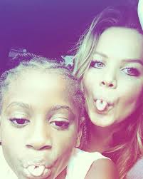 rolling your tongue is hereditary. so yep. she's my daughter. 👭 #daughter  #haitianvacation #rollingtongue