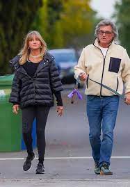 Goldie hawn and kurt russell have been dating for 37 years. Goldie Hawn And Kurt Russell In Their Brentwood Neighborhood 02 15 2021 Celebmafia