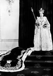 Vater in rom, so scheint es auch bei königin elisabeth der fall zu sein. Konigin Elizabeth Ii Ihre Beruhmtesten Looks Elizabeth Ii Konigin Elisabeth Norman Hartnell