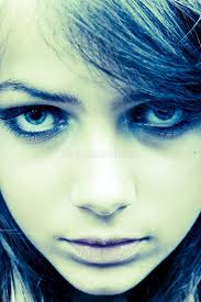 Het Meisje Van De Tiener in Bos Stock Afbeelding