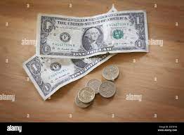 Amerikanische Dollarscheine und britischen Pfund Münzen auf dem Tisch  Stockfotografie - Alamy