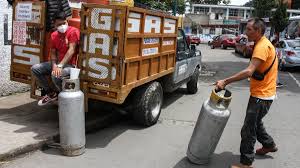 Esto es, el derecho a las pensiones, a la sanidad, a la protección frente al desempleo, a la educación, la cultura y los servicios públicos (electricidad, agua, gas). S47iyeg7nqt02m