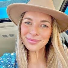 Sonia Kane's Instagram, Twitter & Facebook