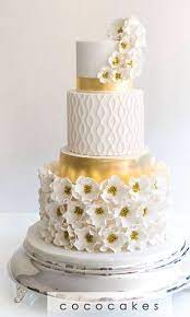 41 Of The Best Wedding Cake Designs You Can Find Online Gold Wedding Cake Cool Wedding Cakes Wooden Cake Topper Wedding