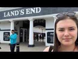 Lorin Watson's Instagram, Twitter & Facebook