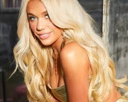 Briana Calhoun's Instagram, Twitter & Facebook