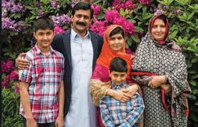 She gained global attention when she survived an assassination attempt at age 15. Malala Yousafzai Empfehlenswerte Bucher Artikel Filme