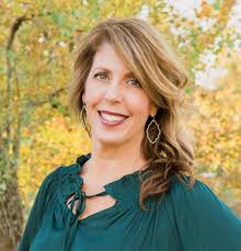 Amber Gifford's Instagram, Twitter & Facebook