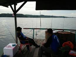 Apa tempat best untuk bersantai dengan famili ya? cuti sekolah datang lagi. Teringin Nak Memancing Di Kelong Laut