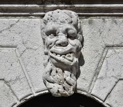 La palabra grotesco la tomamos del italiano grottesco (perteneciente a una gruta), un derivado de grotta (gruta, caverna), palabra que procede del latín crupta o crypta (pórtico cubierto, galería subterránea artificial o natural) que nos dio en castellano gruta y cripta. Definicion De Grotesco En Arte Concepto En Definicion Abc