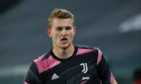 The official juventus website with the latest news, full information on teams, matches, the allianz stadium and the club. De Ligt Juve Verteilt Zwei Korbe