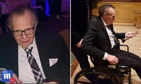 Larry king, the longtime cnn host who became an icon through his interviews with countless newsmakers and his sartorial sensibilities, has died. Larry King Accepts Hollywood Beauty Award After Nearly Dying Daily Mail Online