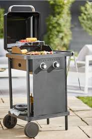 Un Barbecue Aussi Compact Que Pratique Qui Permet De Profiter De Barbecue Entre Amis Meme Dans Les Plus Peti En 2020 Mobilier Jardin Castorama Amenagement Exterieur
