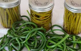 Le olive in salamoia sono una conserva da preparare in autunno per averle sempre a disposizione per la preparazione di aperitivi o antipasti. Aglio In Salamoia Per L Inverno Come Preparare L Aglio In Salamoia Con Chiodi Di Garofano Per L Inverno Aglio Marinato In Salsa Di Soia