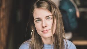 Angie McMahon cried before her show, twice. And then she slayed them