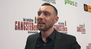 Historia prawdziwa to film o przyjaźni i miłości w czasach, w których pozwolenie sobie na emocje może okazać się tragiczne w skutkach. Zobacz Kulisy Filmu Jak Zostalem Gangsterem Historia Prawdziwa Natalia Szroeder Seriale Online Ipla Tv
