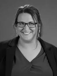 Miriam Hess's Instagram, Twitter & Facebook