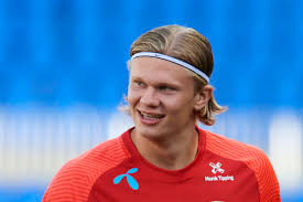 Born 21 july 2000) is a norwegian professional footballer who plays as a striker for bundesliga club borussia dortmund and the norway national team. Ozrjgbpelcrs2m