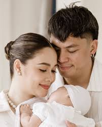 FILIPINO CELEBRITIES WITH THEIR FAMILIES TOP 10 1. Maja Salvador with her  husband Rambo Nunez with their daughter Maria ❤️