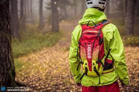 Camels thrive when times are good, but can also survive without food or water for months in the world's harshest climates. The Review Camelbak K U D U 12 Pack With Back Protector Enduro Mountainbike Magazine