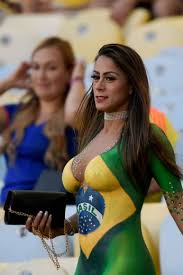 Tv commercial for 'santal' with antónio cordeiro. Torcedora Pinta O Corpo Com A Bandeira Do Brasil Folhamax