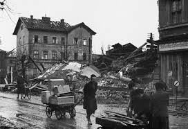 Er ging immer noch davon aus, dass hitler vor allem an territorialen zugewinnen interessiert sei, dafür zwar einen krieg in kauf nehmen, ihn aber zweiter weltkrieg leserfrage. Weltkrieg Zweiter Aeiou Osterreich Lexikon Im Austria Forum
