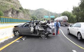 Enrique clement gallardo, director de protección civil de cuernavaca, dijo que se le dará preferencia a los conductores que vienen de la cdmx para desahogar el tráfico en tlalpan y el segundo piso. Choca Su Auto Contra Muro Y Muere En Autopista Mexico Cuernavaca La Prensa Noticias Policiacas Locales Nacionales
