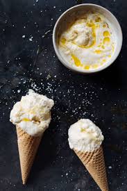 Denn insbesondere mit einer eismaschine* lässt. Vanilleeis Mit Olivenol Und Meersalz Selbstgemachtes Vanilleeis Mit Vier Variationen Fur Jeden Geschmack Rezept Fur Eis O Rezepte Eis Ohne Eismaschine Essen