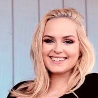 Rachel Lefebvre's Instagram, Twitter & Facebook