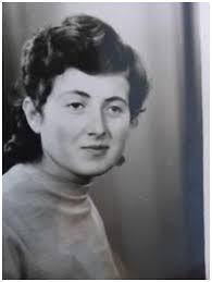 Kostume popullore te trevave te Elbasanit . A mund te na shkruani ciles  zone i perkasin ?