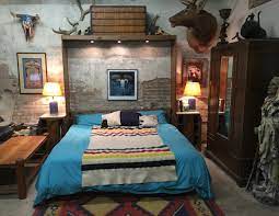 A great bed is the centerpiece of a beautiful master bedroom. Small Bedrooms With King Size Beds Houzz
