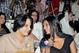 Anu Agarwal Unveils Her Book With Mahesh Bhatt Rahul Roy Rahul Roy Anu Agarwal Images Bollywood Hungama Rahul roy , anu agarwal, deepak tijori. bollywood hungama