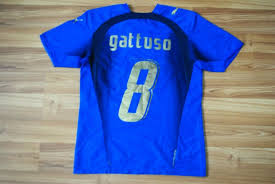Gennaro gattuso is a former italian footballer who currently serves as the manager of a.c. Italie 8 Gattuso 2006 2008 Taille S