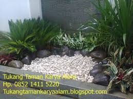 Berbagai gaya taman bisa jadi pilihan. Pin Di Tukang Taman Karya Alam Landscape Jasa Pembuatan Taman Renovasi Taman