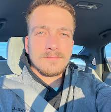 Looking for a bathroom updates/remodeling person or company please. 💫